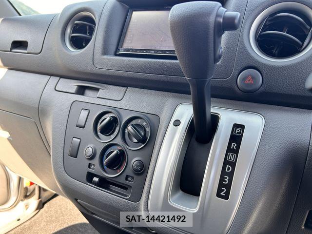 Nissan NV350 Caravan 2021-03 7223188-10