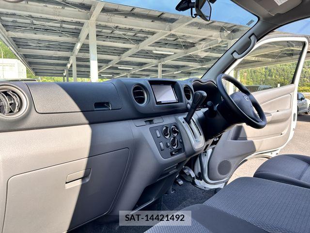 Nissan NV350 Caravan 2021-03 7223188-11