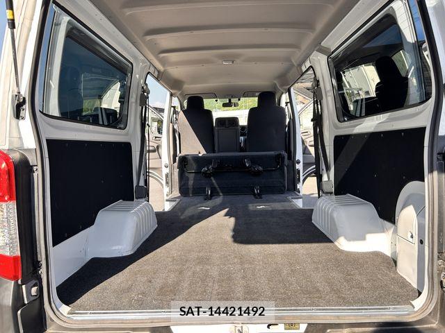 Nissan NV350 Caravan 2021-03 7223188-16