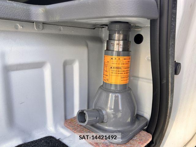 Nissan NV350 Caravan 2021-03 7223188-17