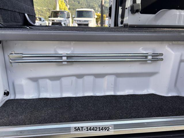 Nissan NV350 Caravan 2021-03 7223188-18