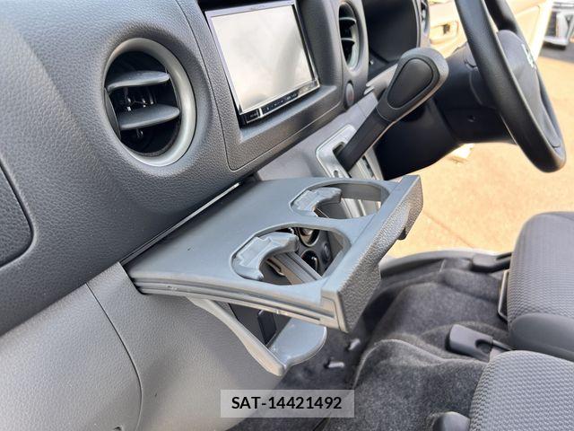 Nissan NV350 Caravan 2021-03 7223188-26