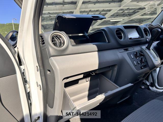Nissan NV350 Caravan 2021-03 7223188-27