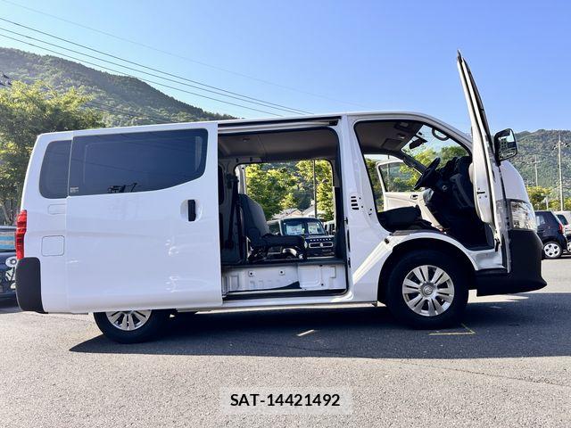 Nissan NV350 Caravan 2021-03 7223188-2