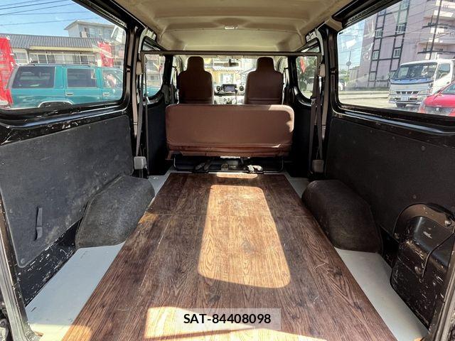 Nissan NV350 Caravan 2014-04 7223184-17