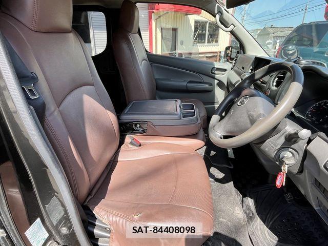 Nissan NV350 Caravan 2014-04 7223184-22