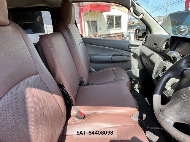 Nissan NV350 Caravan 2014-04 7223184-24