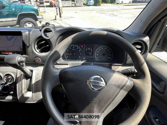 Nissan NV350 Caravan 2014-04 7223184-27
