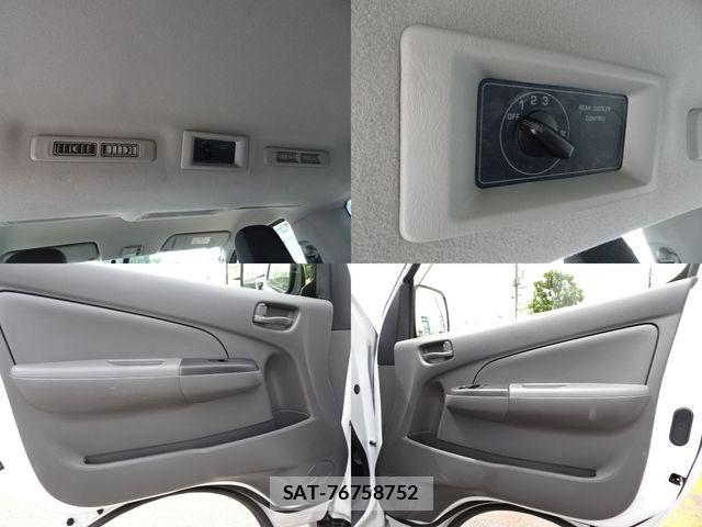Nissan NV350 Caravan 2017-08 7251819-16