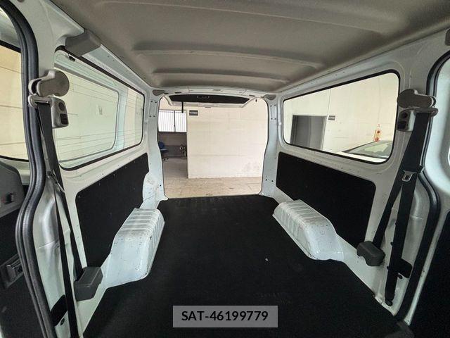 Nissan NV350 Caravan 2021-06 7272607-16