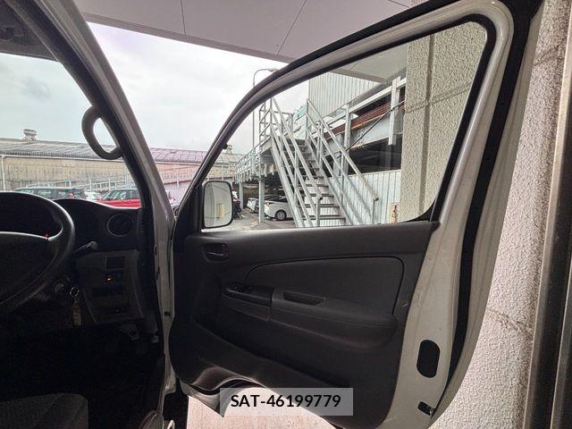 Nissan NV350 Caravan 2021-06 7272607-21