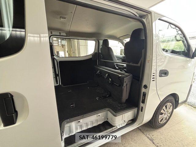 Nissan NV350 Caravan 2021-06 7272607-24