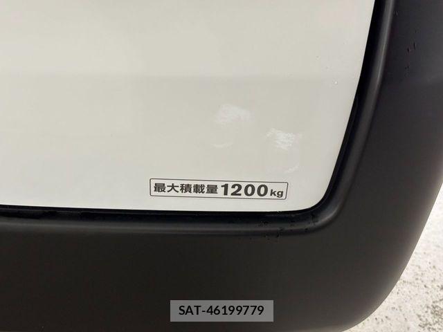 Nissan NV350 Caravan 2021-06 7272607-3