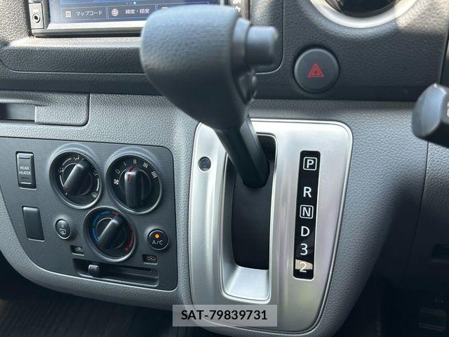 Nissan NV350 Caravan 2021-03 7329097-11
