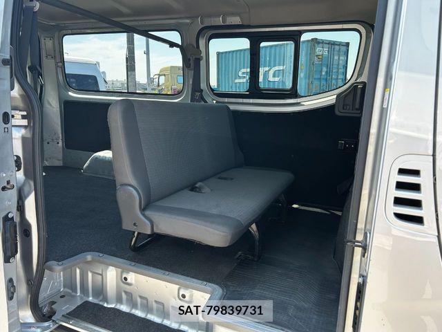 Nissan NV350 Caravan 2021-03 7329097-15