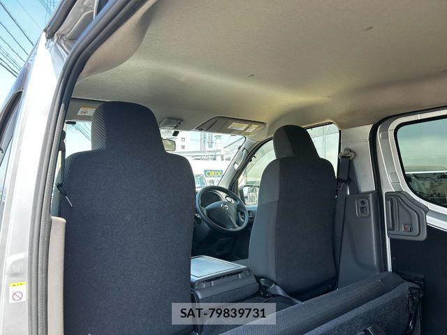 Nissan NV350 Caravan 2021-03 7329097-25