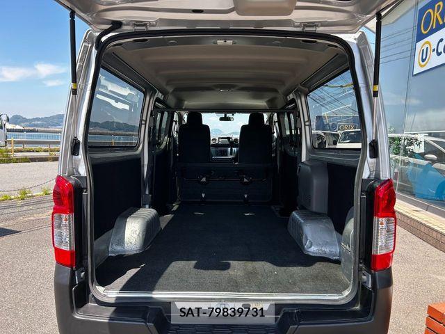 Nissan NV350 Caravan 2021-03 7329097-4