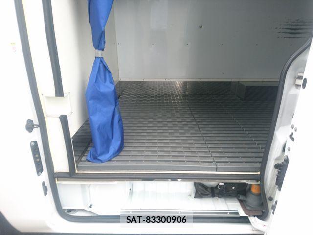 Nissan NV350 Caravan 2020-08 8101012-13