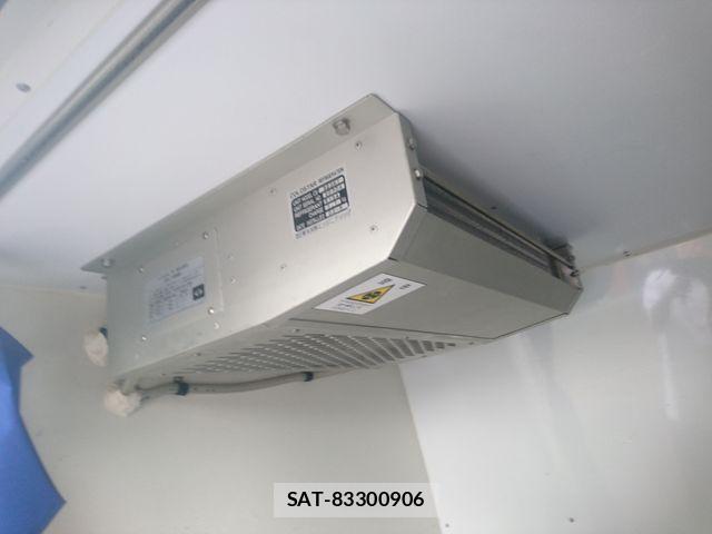Nissan NV350 Caravan 2020-08 8101012-15