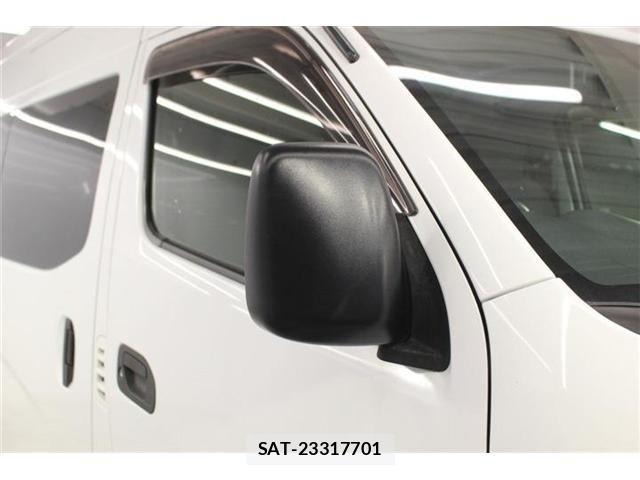 Nissan NV350 Caravan 2018-08 8209368-9