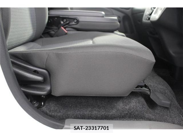 Nissan NV350 Caravan 2018-08 8209368-26