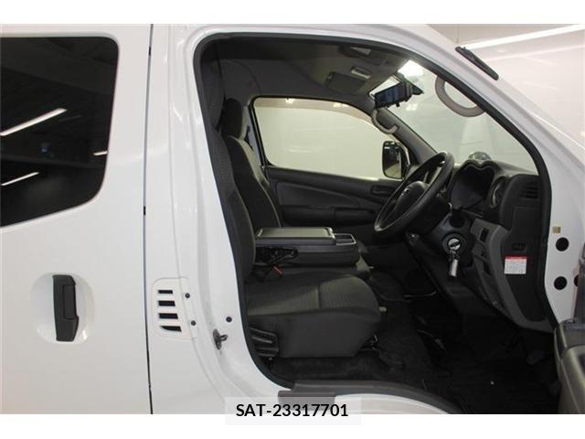 Nissan NV350 Caravan 2018-08 8209368-27