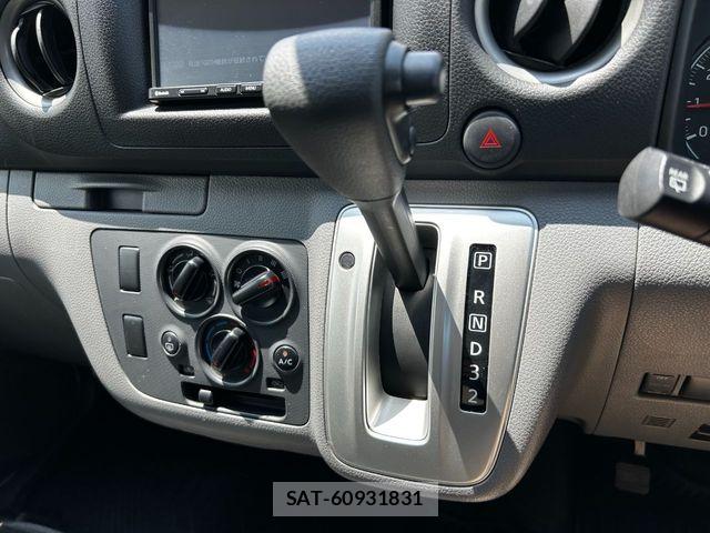 Nissan NV350 Caravan 2021-07 8209367-12