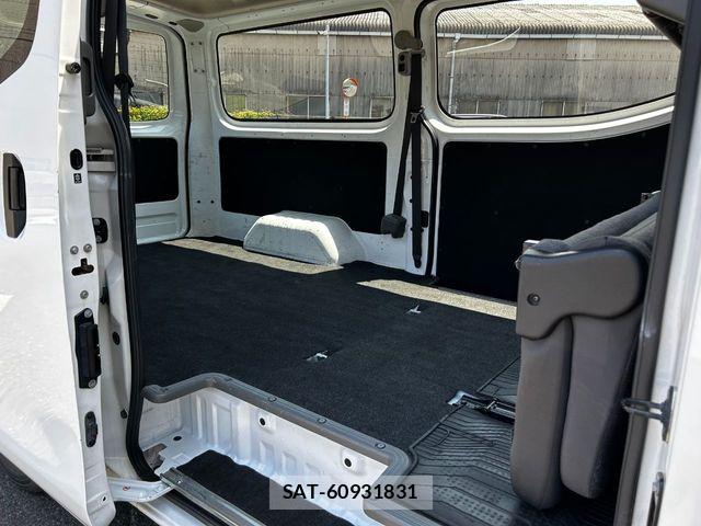 Nissan NV350 Caravan 2021-07 8209367-16