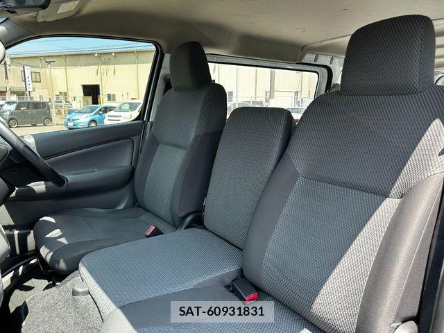 Nissan NV350 Caravan 2021-07 8209367-21