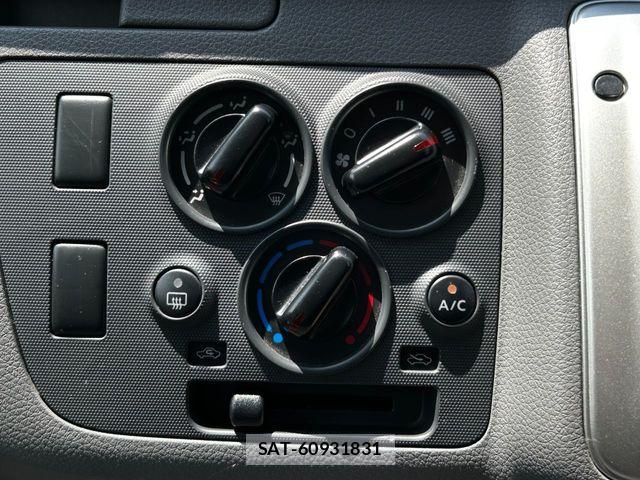 Nissan NV350 Caravan 2021-07 8209367-24