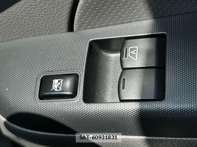 Nissan NV350 Caravan 2021-07 8209367-26