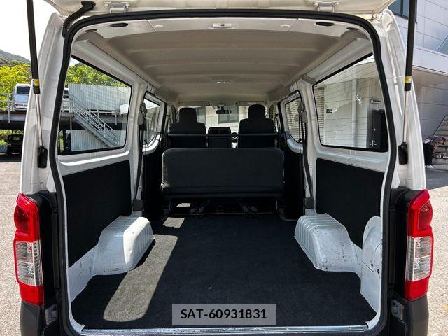 Nissan NV350 Caravan 2021-07 8209367-4