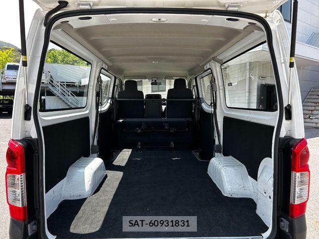 Nissan NV350 Caravan 2021-07 8209367-5