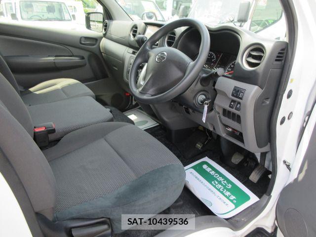 Nissan NV350 Caravan 2017-03 8316183-13