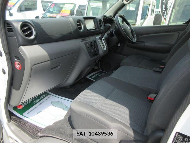 Nissan NV350 Caravan 2017-03 8316183-14