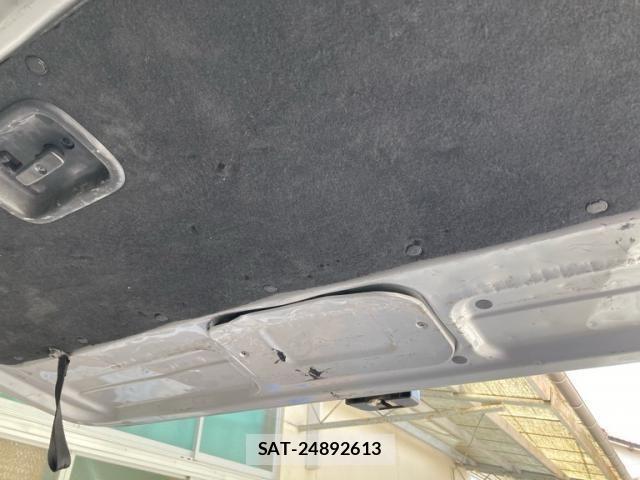 Nissan NV350 Caravan 2018-04 8316184-9