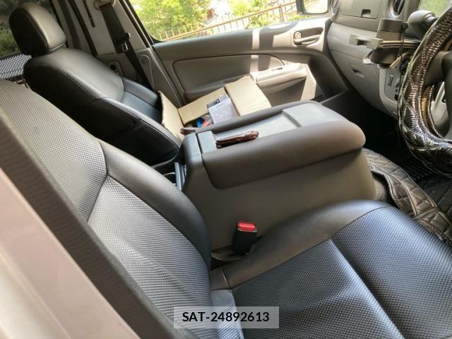 Nissan NV350 Caravan 2018-04 8316184-10