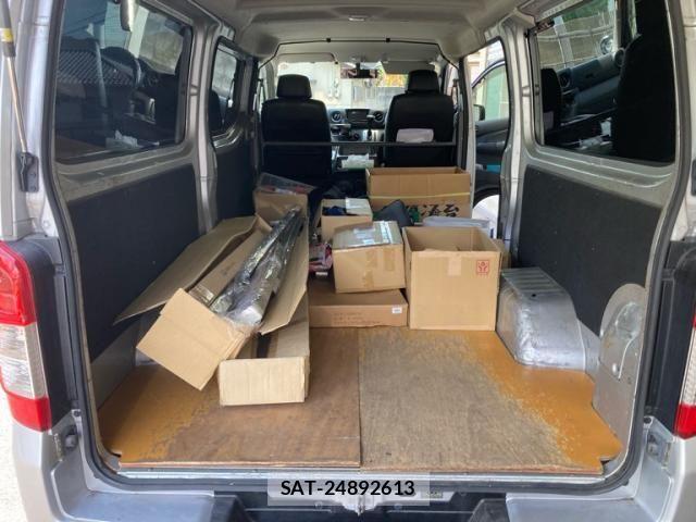 Nissan NV350 Caravan 2018-04 8316184-8