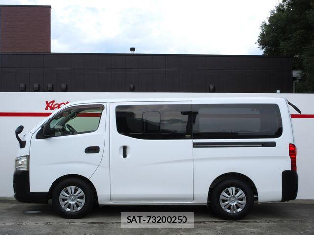 Nissan NV350 Caravan 2013-06 8367931-11