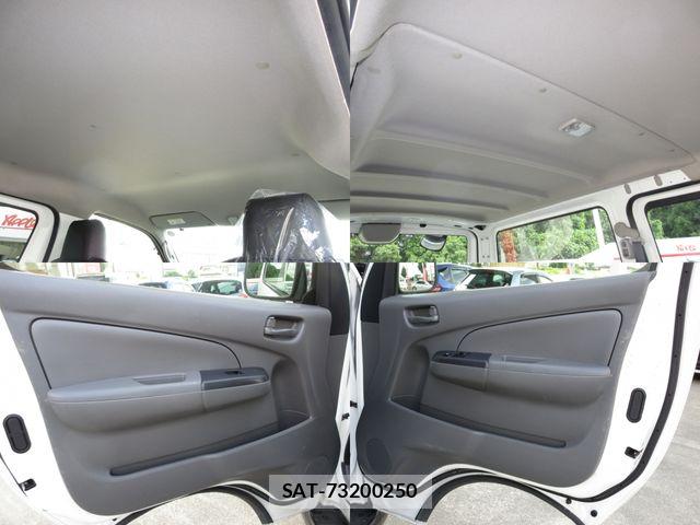 Nissan NV350 Caravan 2013-06 8367931-13