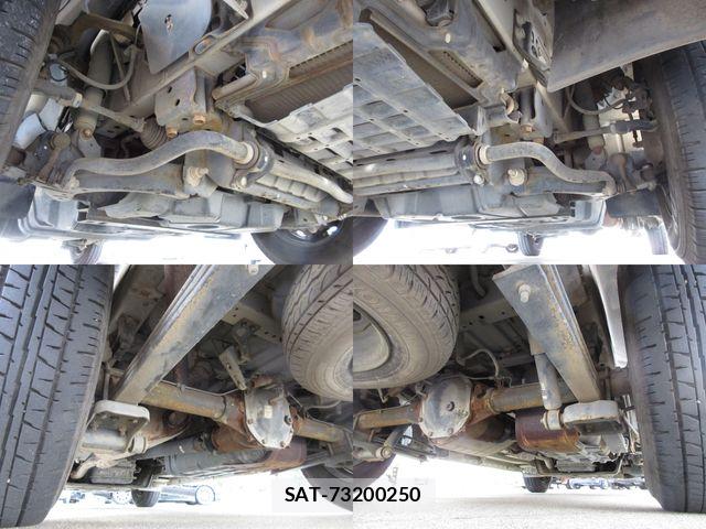 Nissan NV350 Caravan 2013-06 8367931-18