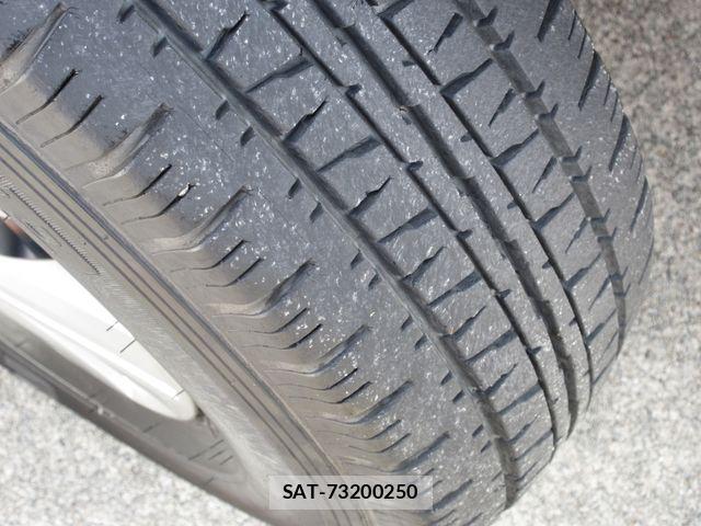 Nissan NV350 Caravan 2013-06 8367931-19