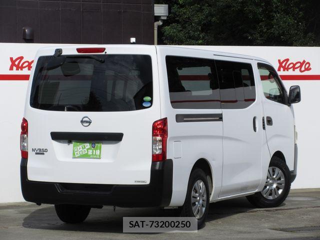 Nissan NV350 Caravan 2013-06 8367931-2