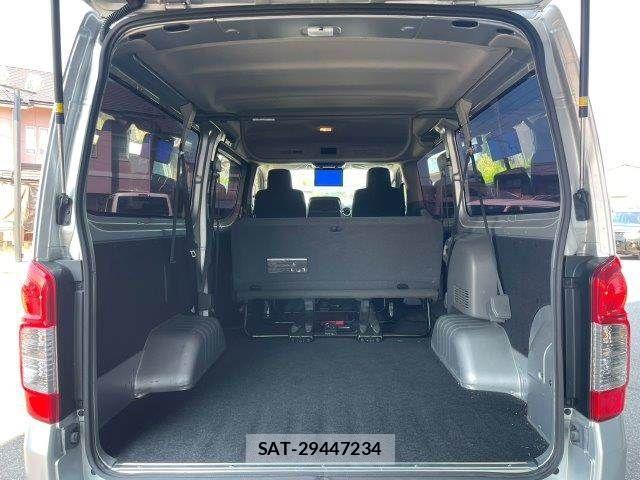 Nissan NV350 Caravan 2016-06 8563071-10