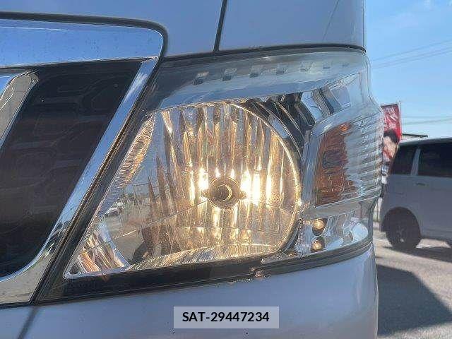 Nissan NV350 Caravan 2016-06 8563071-12