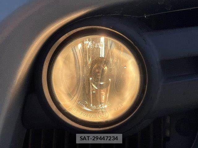 Nissan NV350 Caravan 2016-06 8563071-13