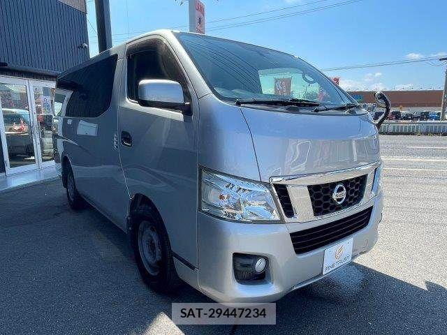 Nissan NV350 Caravan 2016-06 8563071-16