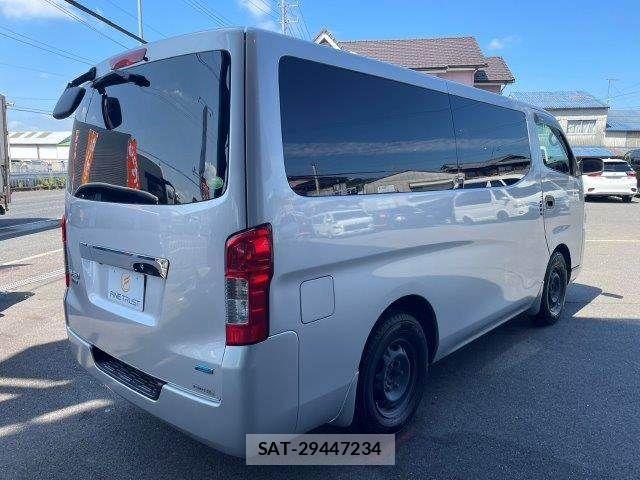 Nissan NV350 Caravan 2016-06 8563071-18