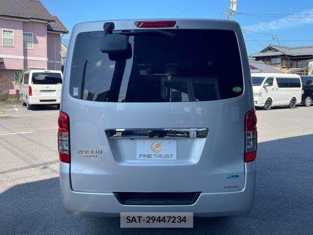 Nissan NV350 Caravan 2016-06 8563071-19