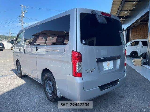 Nissan NV350 Caravan 2016-06 8563071-20